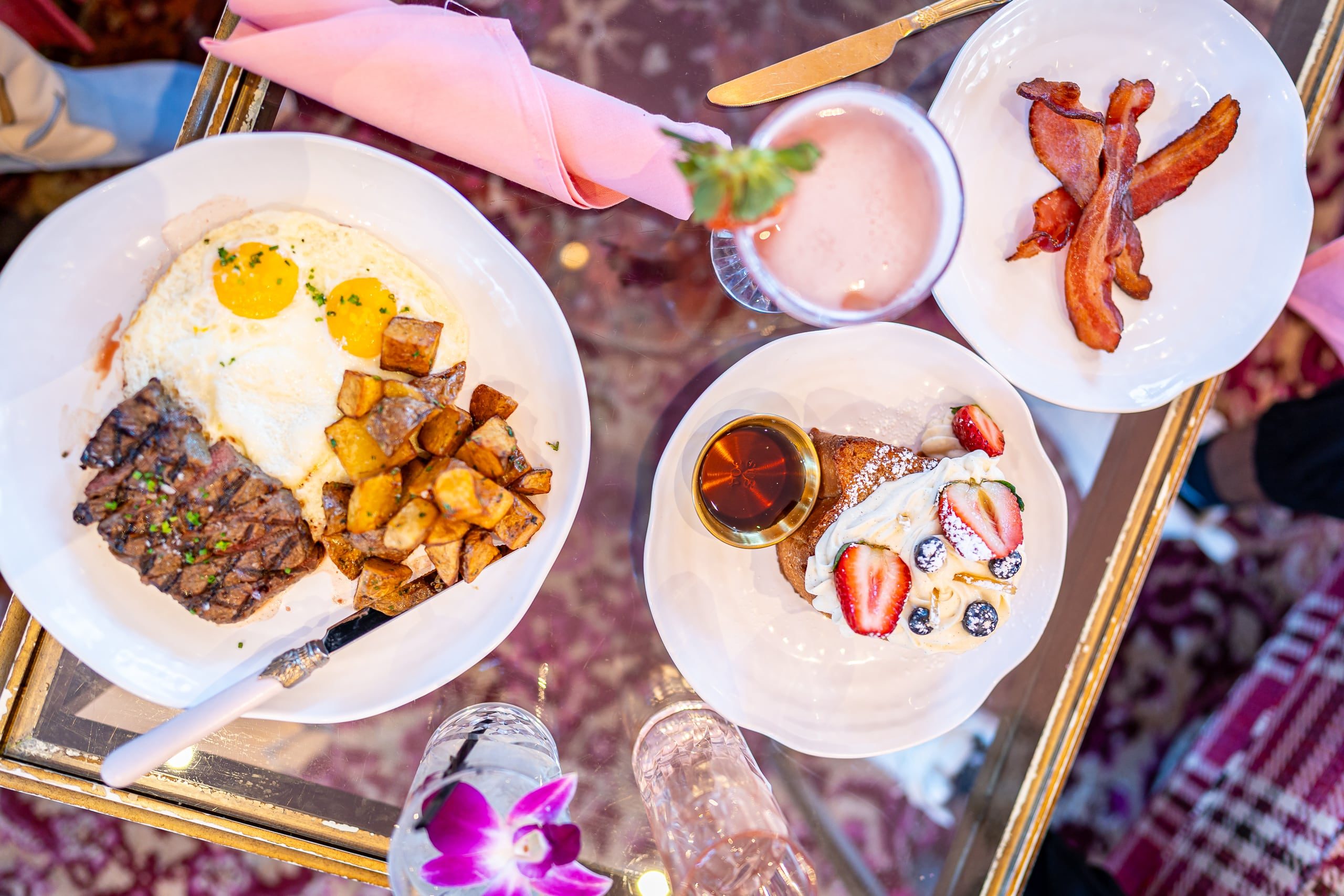 white limozeen brunch